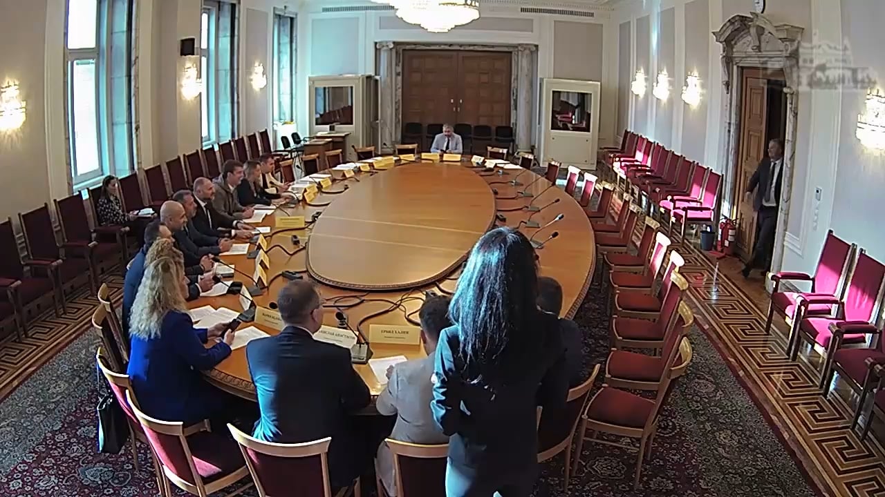 Скандално! 30 секунди отне да откраднат Лукойл