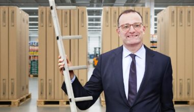 Halbleiterkrise beendet: Jens Spahn kauft halbe Leitern für über 3 Milliarden Euro