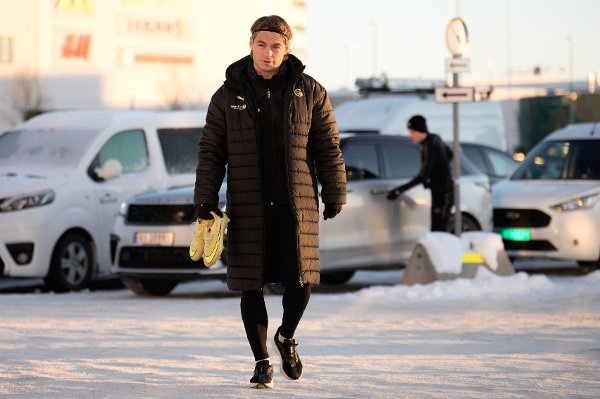 Bodø 20251124.
Patrick Berg ankommer innendørstreningen til Bodø/Glimt i Nordlandshallen dagen før Champions League-kampen i fotball mot Juventus.
Foto: Stian Lysberg Solum / NTB