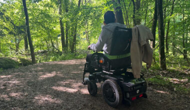 Bildbeschreibung: Natascha Höhn im Rollstuhl.