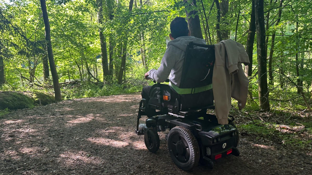 Bildbeschreibung: Natascha Höhn im Rollstuhl.