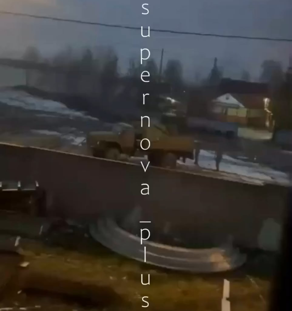 Russian air defense in Shatura, Moscow region against Ukrainian drone with visible smoke in the background... 23.11.2025
