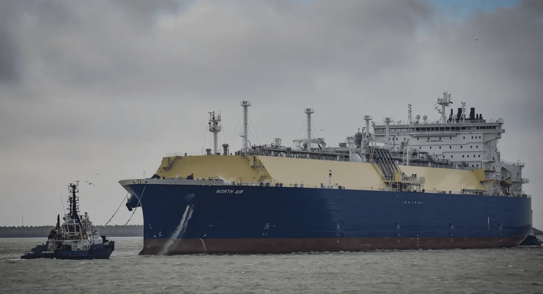 Russia Pushes ‘Shadow Fleet’ to Limit as LNG Carrier Struggles Through Early Arctic Ice on Northern Sea Route