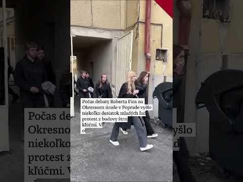 Študenti predčasne opustili “diskusiu” s Ficom a štrngali pritom kľúčami
