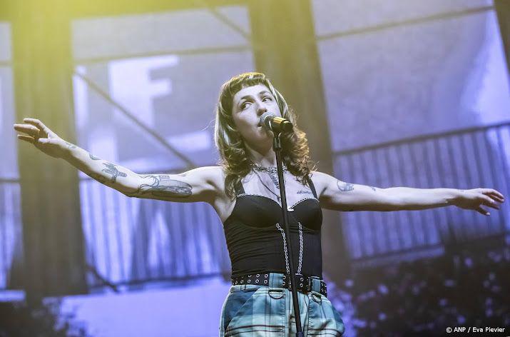 Dolle Mina's willen Sophie Straat op 1 in plaats van AI-azc-lied