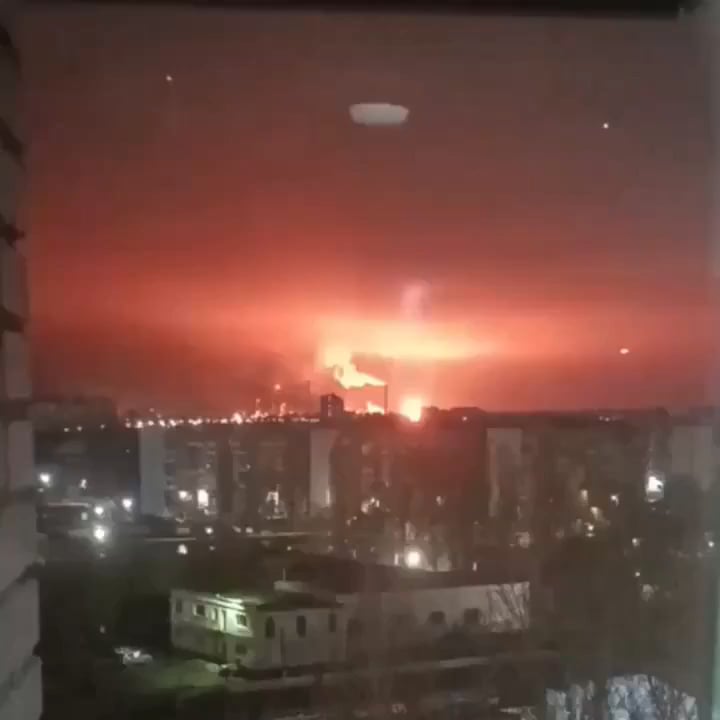 The Saratov oil refinery in russia has been shot ablaze. The facility is run by Rosneft and produces annually 7 million tons of oil products.