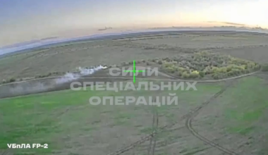 Special Operations Forces of Ukraine use FP-2 guided strike drones to  destroy 
 russian launcher of S-400 "Triumph" air defence system in Uyutne near Yevpatoria