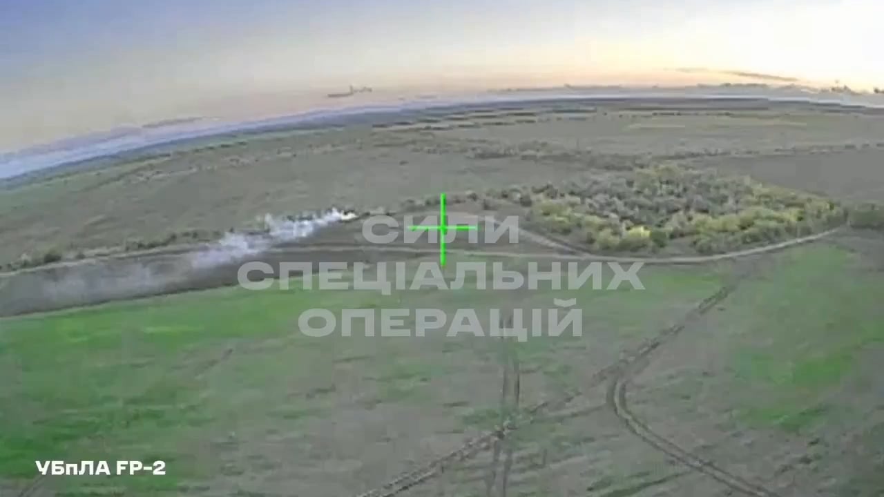 Special Operations Forces of Ukraine use FP-2 guided strike drones to  destroy 
 russian launcher of S-400 "Triumph" air defence system in Uyutne near Yevpatoria