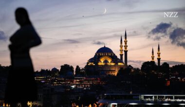 A foundation close to Erdogan is acquiring one property after another in Switzerland and is planning a multi-million-chf new building in Zurich. This is revealed in internal documents. During the investigation, the foundation suddenly changes its name and statutes.