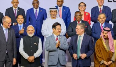 President Lee Jae Myung (C, front row) poses for a photo with leaders of the Group of 20 during a photo session at the Nasrec Convention Center in Johannesburg, South Africa, on Nov. 22, 2025. (Pool photo) (Yonhap)