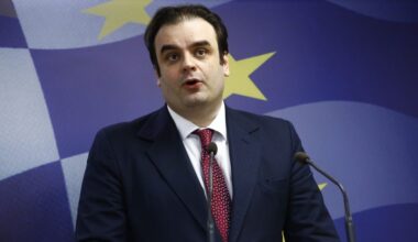 Greek finance minister in FT: EU needs deeper integration