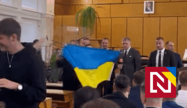 Keď poslal Fico stredoškolákov bojovať na Ukrajinu, časť z nich sa rozlúčila štrnganím kľúčmi