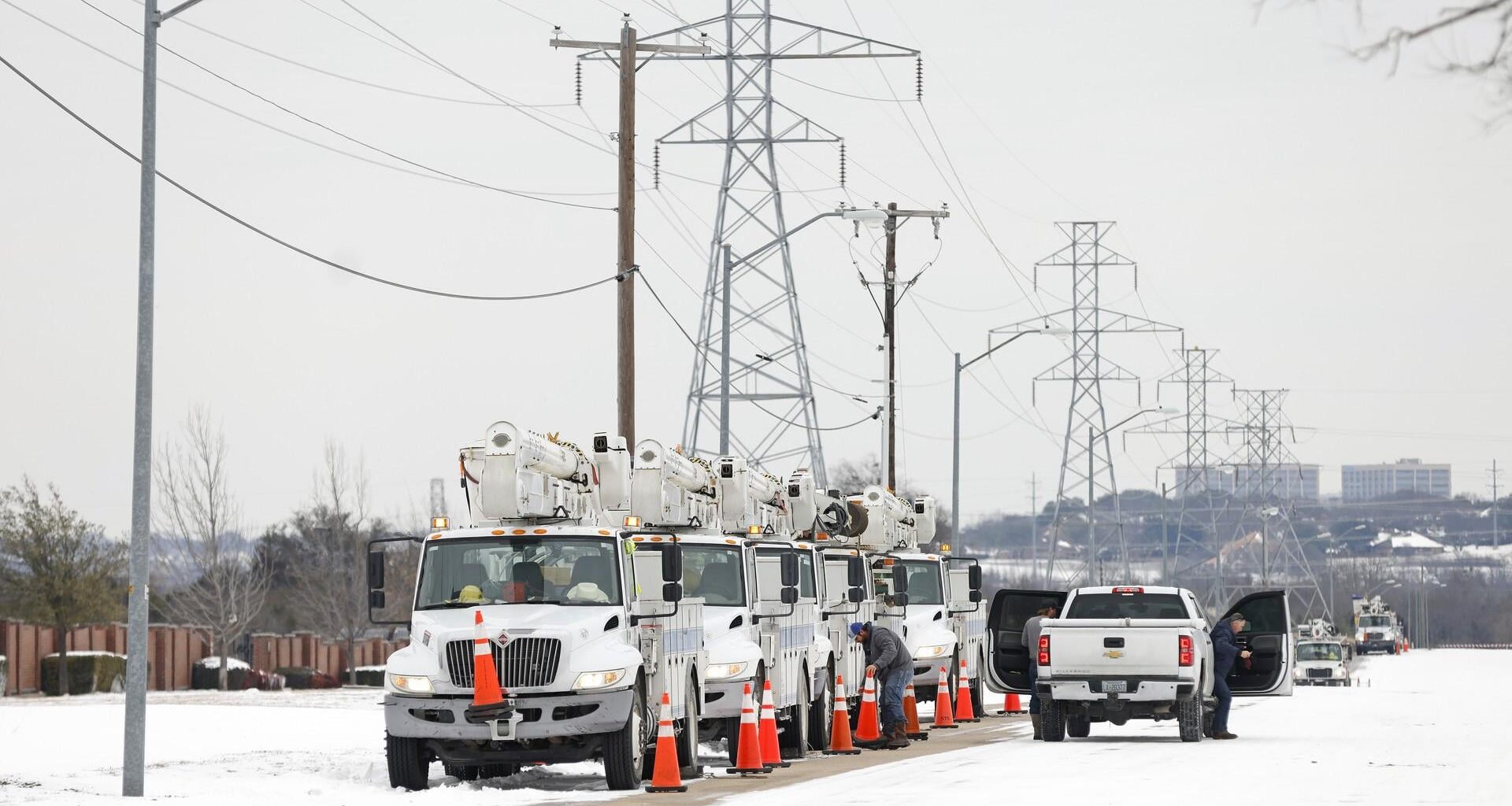 Data centers drive ‘elevated risk’ of electricity shortages this winter