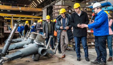 Krieg in der Ukraine: SPD-Chef Lars Klingbeil will alle Stahlimporte aus Russland stoppen