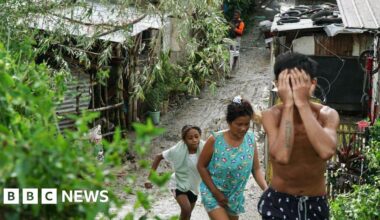 Fung-wong: More than a million evacuated as typhoon passes Philippines