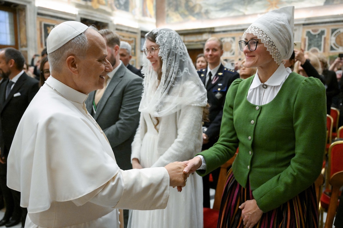 Pope acknowledges Latvian’s fears about Russia, urges prayer