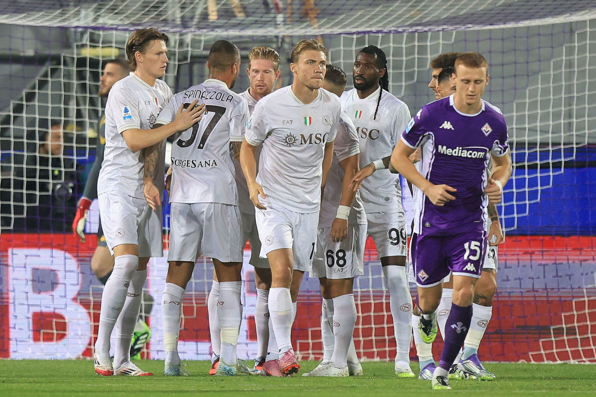 FLORENCE, ITALY - SEPTEMBER 13: Kevin De Bruyne of SSC Napoli and Rasmus Hojlund celebrate after scoring a goal during the Serie A match between ACF Fiorentina and SSC Napoli at Artemio Franchi on September 13, 2025 in Florence, Italy. (Photo by Gabriele Maltinti/Getty Images)