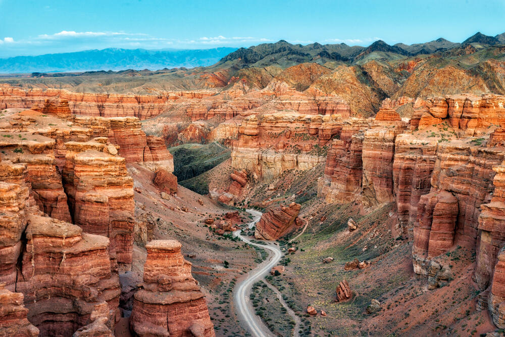 Charyn Canyon (Photo: L_B_Photography / shutterstock) קניון שארין