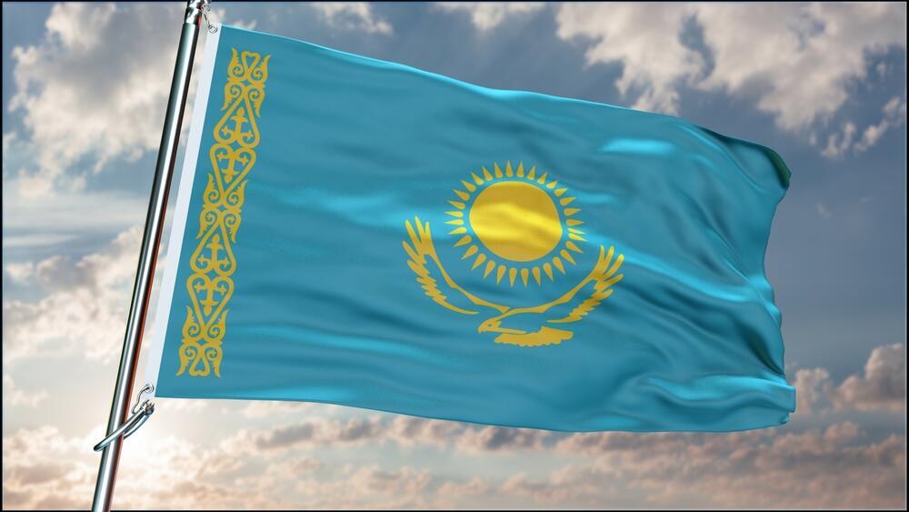 Flag of Kazakhstan (Photo: mimi ragab/shutterstock) דגל קזחסטן