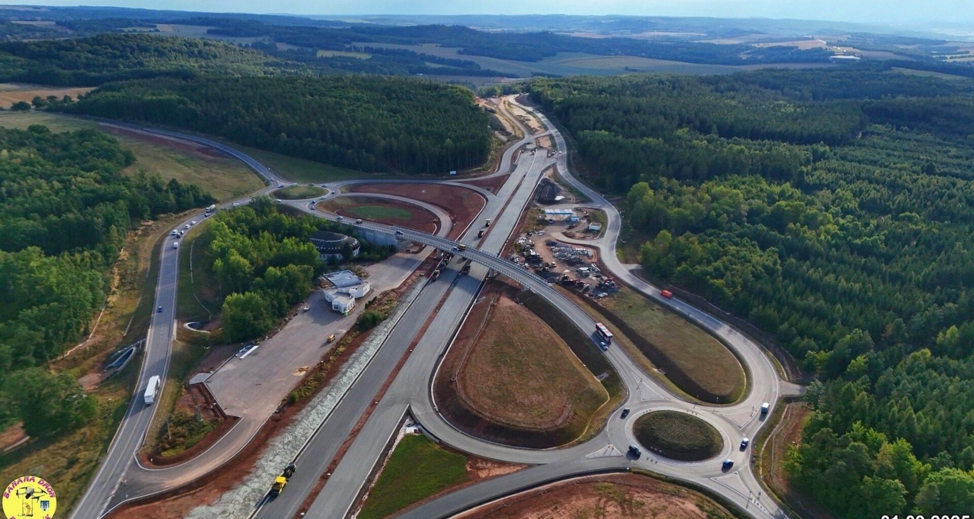 Konec snu o moderní vysokorychlostní železnici. Ve "vyváženém" a "neideologickém" dopravním programu Babišovy vlády jsou automobily na prvním, druhém i třetím místě. Cyklisté prý přestanou být "zvýhodňováni", důchodci dostanou slevy.