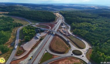 Konec snu o moderní vysokorychlostní železnici. Ve "vyváženém" a "neideologickém" dopravním programu Babišovy vlády jsou automobily na prvním, druhém i třetím místě. Cyklisté prý přestanou být "zvýhodňováni", důchodci dostanou slevy.