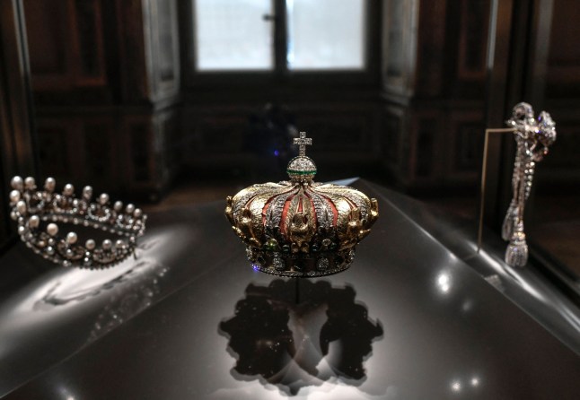 This picture shows the crown of the Empress of the French Eugenie de Montijo displayed at Apollon's Gallery.