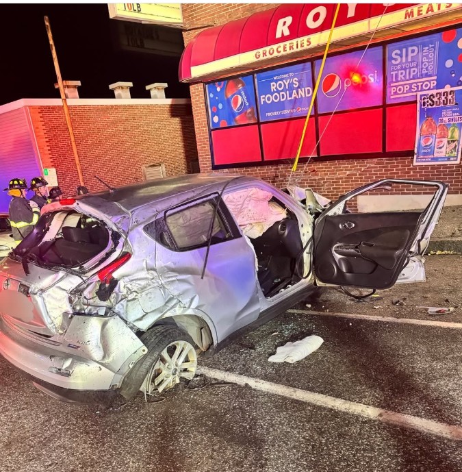 SUV crashes into Roy’s Foodland in Auburn, striking gas line and damaging store