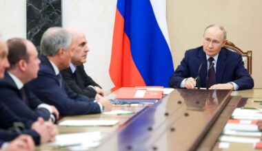 Russia paranoia as Putin turns on his own loyalists labelling them 'foreign agents'