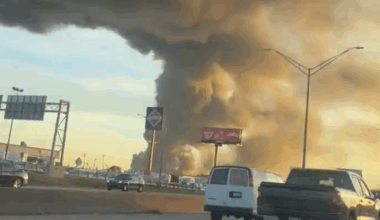 Vliegtuig stort neer bij luchthaven Louisville, beelden tonen explosie en enorme rookontwikkeling