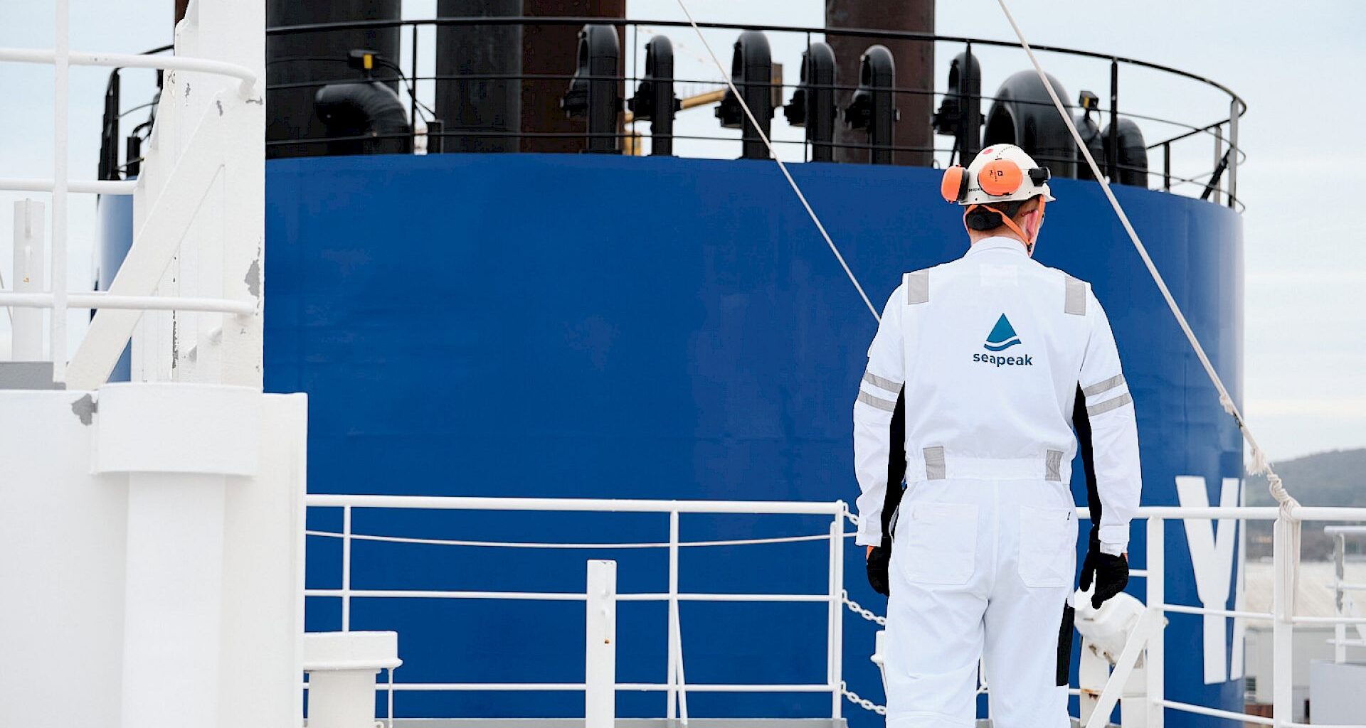 Seapeak inks sale and leaseback deals for newbuild LNG carriers