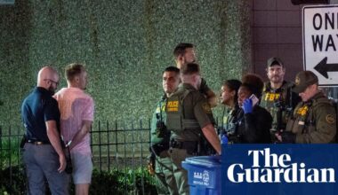 Man who threw sandwich at US federal agent found not guilty of assault