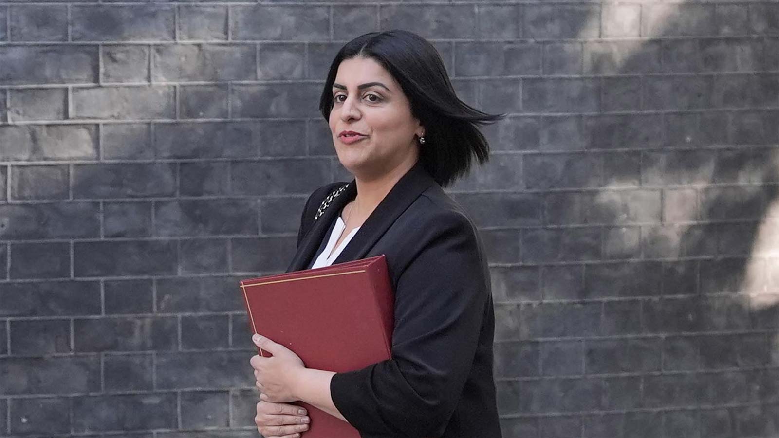 Shabana Mahmood’s Refugee Policy Shift: UK Moves Toward Temporary Asylum Status