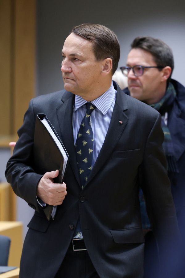 Poland's foreign minister summoned Israeli ambassador after a Yad Vashem post