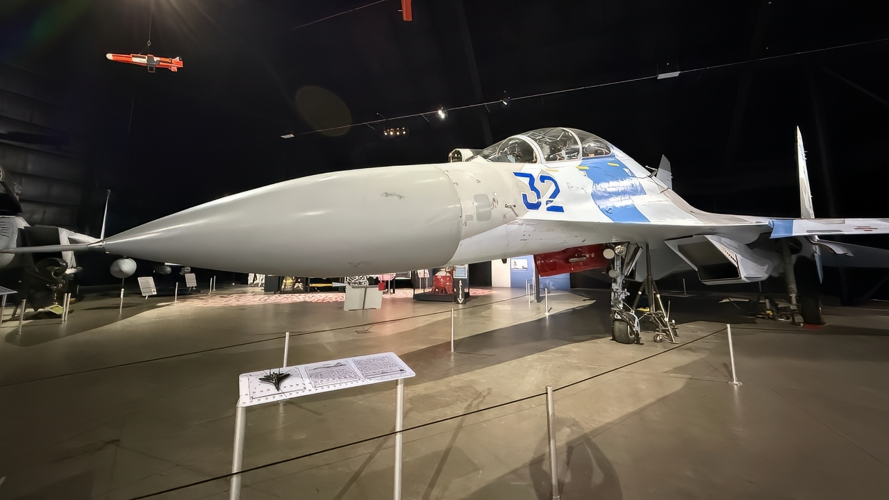 Su-27 Flanker Up Close