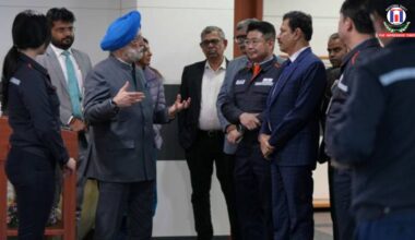 Hardeep Singh Puri Visits Hanwha Ocean Shipyard in South Korea to Boost India–Korea Maritime Cooperation