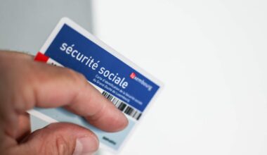 Toute personne qui tente d'escroquer la caisse de maladie peut, selon les cas, être condamnée à une peine de prison ou à une amende.