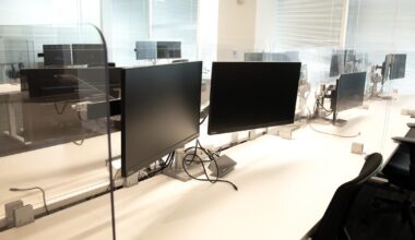 Le dva zaposlena, za plače pa prek 140.000 evrov letno