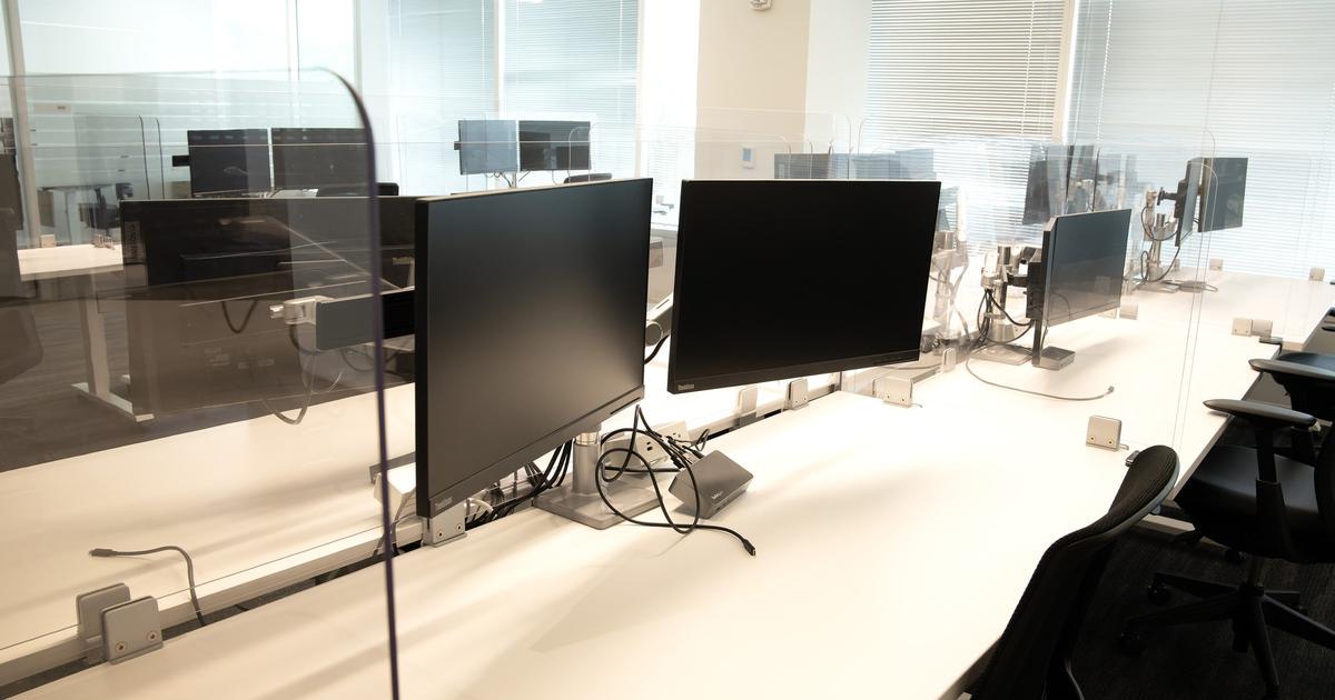 Le dva zaposlena, za plače pa prek 140.000 evrov letno