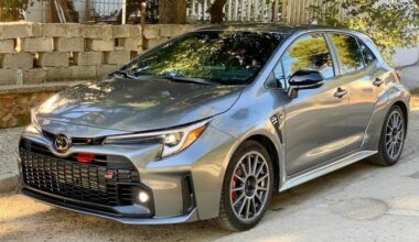 https://cdn.autogreeknews.gr/wp-content/uploads/2025/11/Toyota-Corolla-2023-GR-FOUR-SPORT-3.jpg