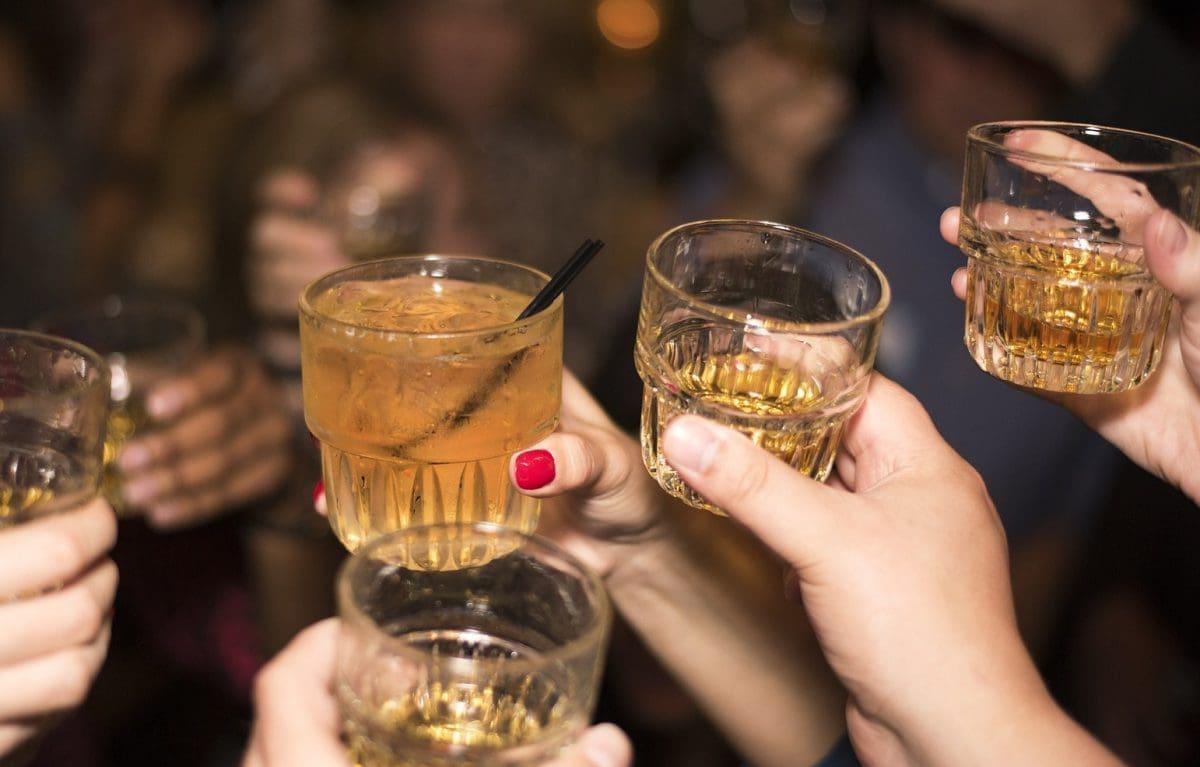 Splitski klub sinoć je bio pun k'o kutija šibica. Mladi Hrvati uglas pjevali sa Sekom Aleksić