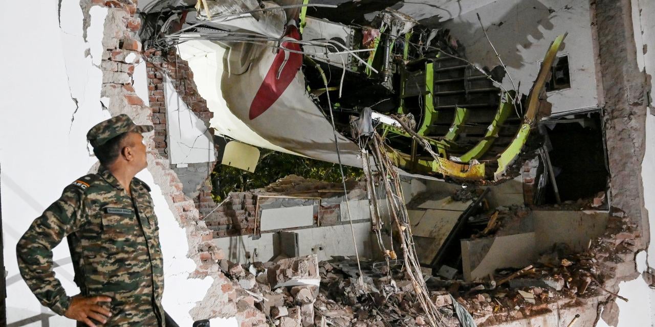 Officials Clashed in Investigation of Deadly Air India Crash