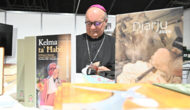 Archbishop Scicluna signs book at Malta Book Festival finale