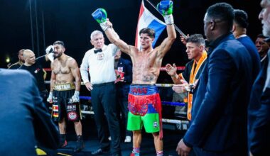 De handen van Gradus Kraus kunnen de lucht in. Hij klopt Rostam Ibrahim en is Europees kampioen!