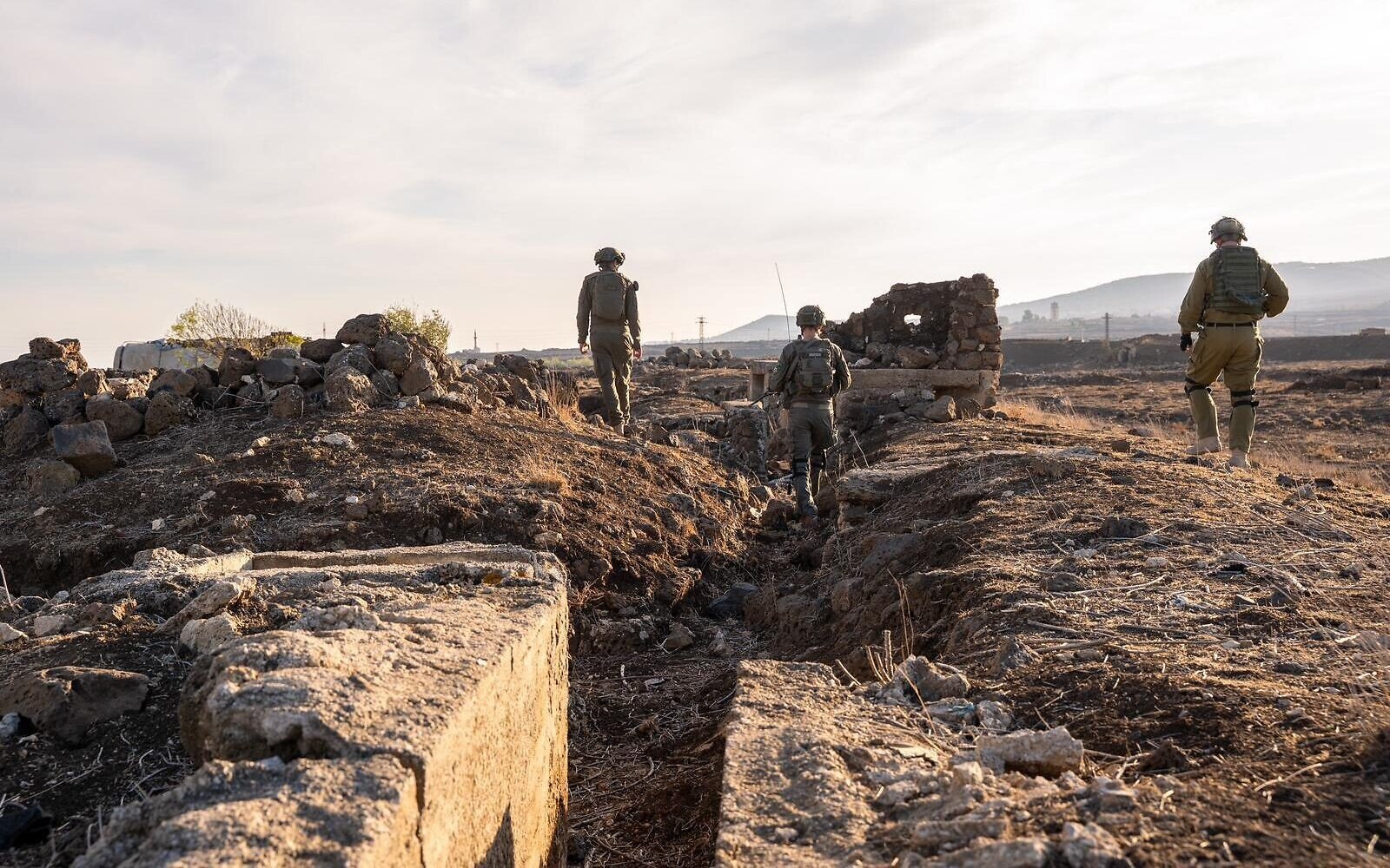 Four IDF soldiers charged with trafficking weapons from Syria into Israel