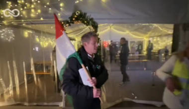 Én azért vagyok itt, mert még a vak is látja, hogy mi folyik itt, ebben az országban - mondta egy (valószínűleg) vak ember Magyar Péternek Jánoshalmán