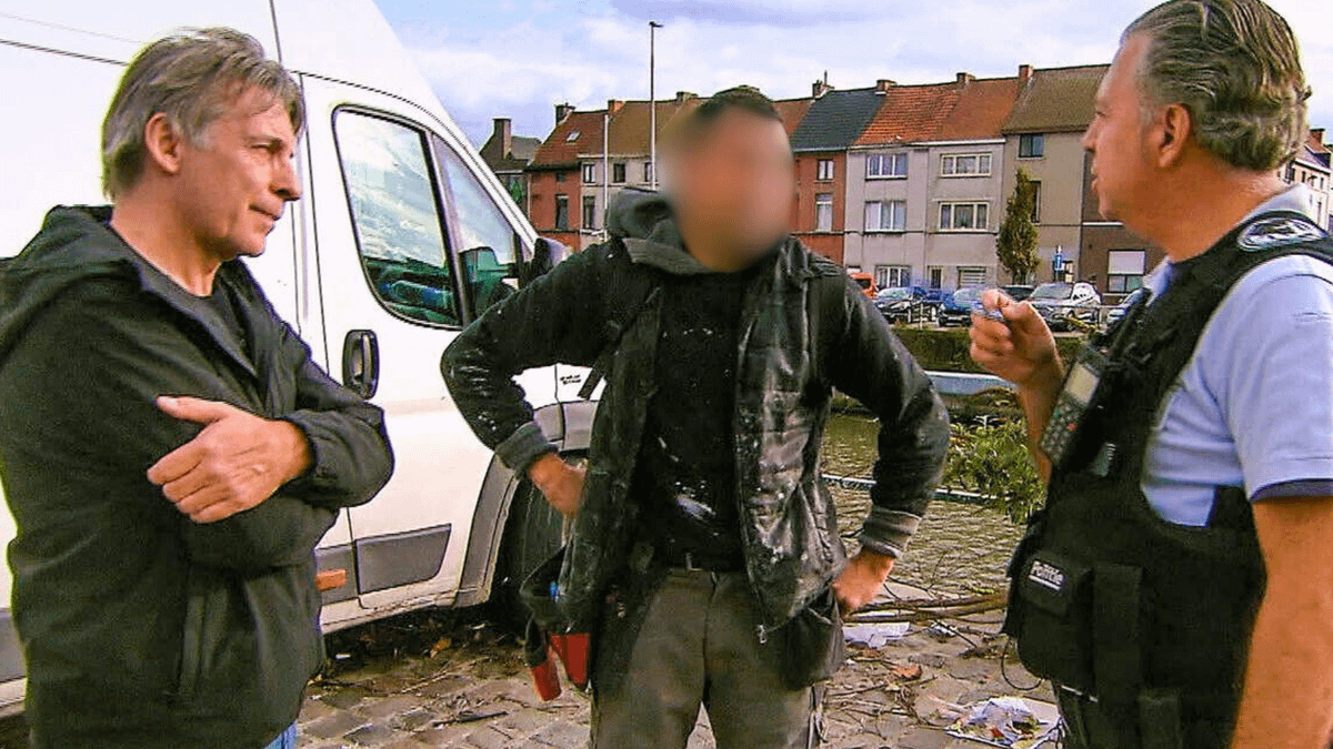 Update: Politiewoordvoerder én VIAS-'expert' verdedigen in de krant onterechte boete voor afslaan op busstrook na 'hevige online discussie' (Reddit dus)