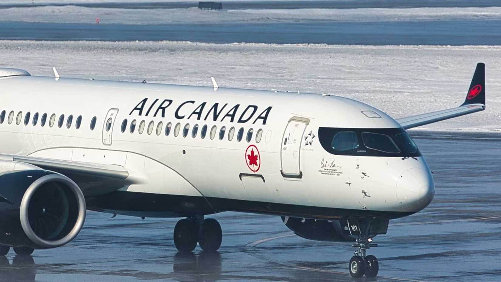  Air Canada Airbus A220