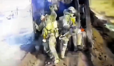 Ukrainian FPV drone hits dismounting russian soldiers near Mala Tokmachka