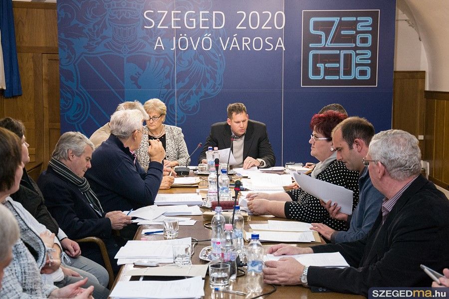 A foglalkoztatási, szociális és sportbizottság tárgyalt a renitens lakók ügyéről 2014-ben. (Fotó: SzegedMA)