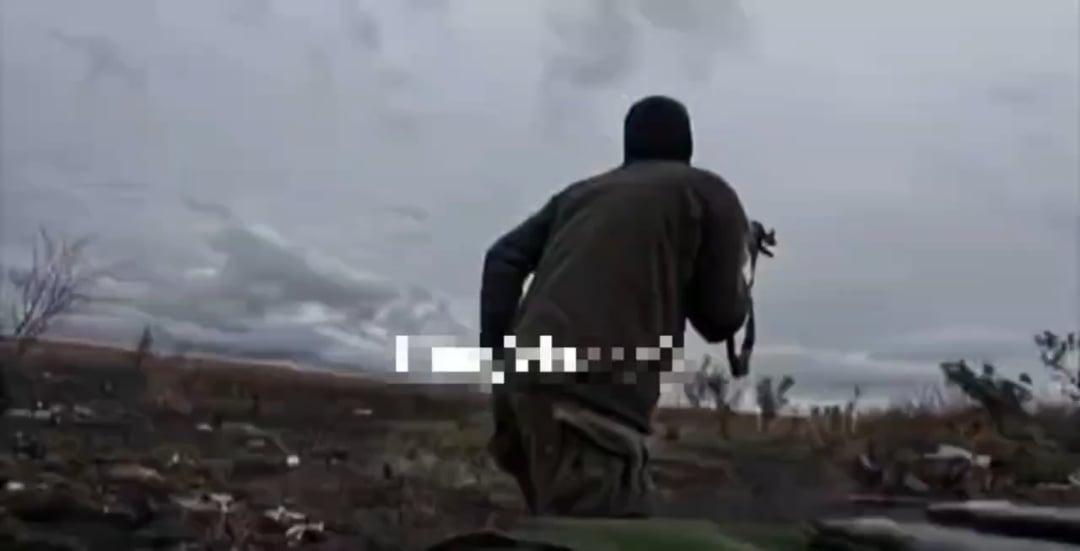 russian dashcam shows soldiers attempting to down a Ukrainian FPV drone heading for their vehicle. October 2025.